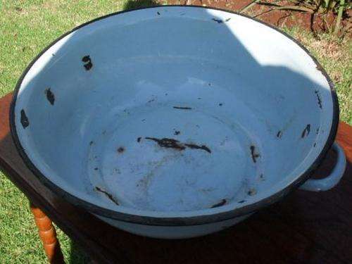 ANTIQUE ENAMEL WASHING BASIN