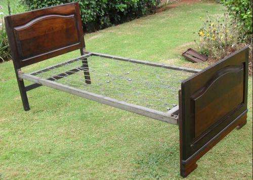 VINTAGE WOODEN SINGLE BED
