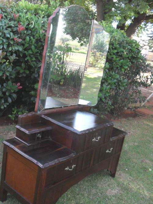 VINTAGE IMBUIA DRESSER