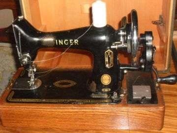 VINTAGE SINGER SEWING MACHINE