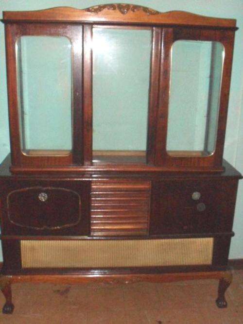 ABSOLUTE LOVELY BALL & CLAW SHOW CASE / GRAMAPHONE CABINET