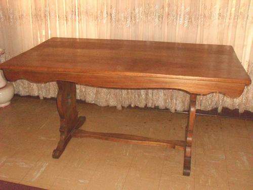 ABSOLUTE LOVELY SOLID OAK DINING ROOM TABLE