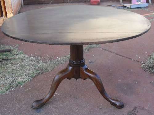 ROUND TEAK COFFEE TABLE