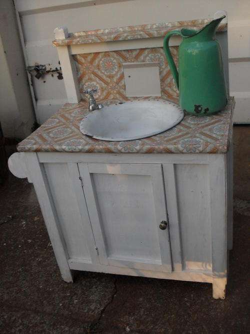 ABSOLUTE LOVELY WASH TABLE-FREE VINTAGE ENAMEL WATER JUG