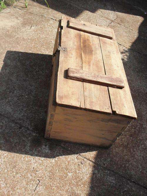VERY OLD YELLOW WOOD KIST