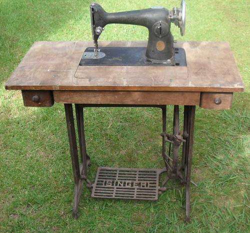 ANTIQUE SEWING MACHINE WITH CABINET