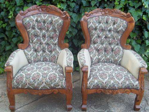 STUNNING QUEEN ANNE STYLE LOUNGE CHAIRS