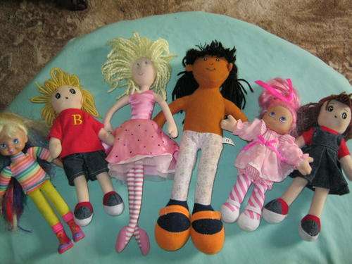 Lot of 6 Dolls