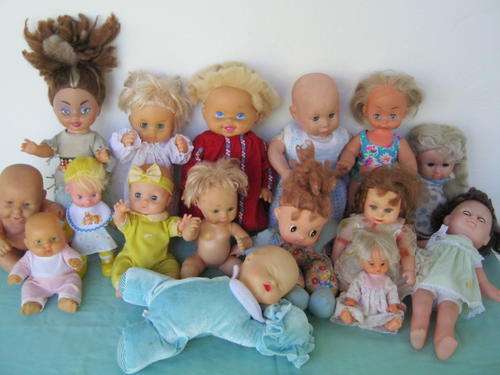 Lot of 16 Dolls