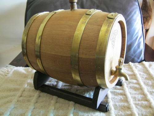 6 liter Barrel with brass hoops. New.