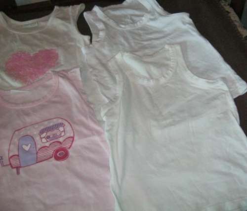 Lot of 14 girls' clothing items. 2-3 years (starting at R19.29 per item)