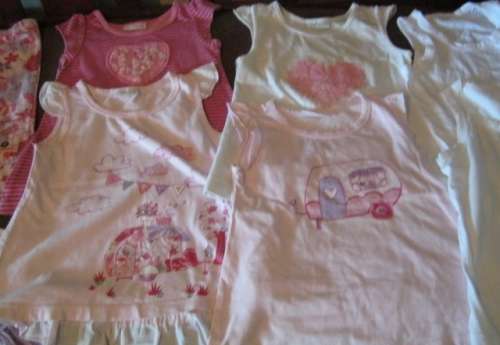 Lot of 14 girls' clothing items. 2-3 years (starting at R19.29 per item)