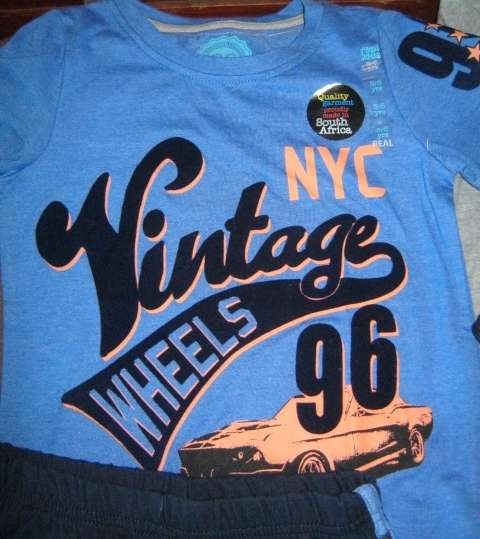 Lot of 5 items. 2 T-shirts (5-6 years), 3 Shorts (2 x 5-6 years, 1 x 4-5 years)NEW.