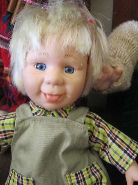 Lot of 8 vintage and/or collectible dolls.