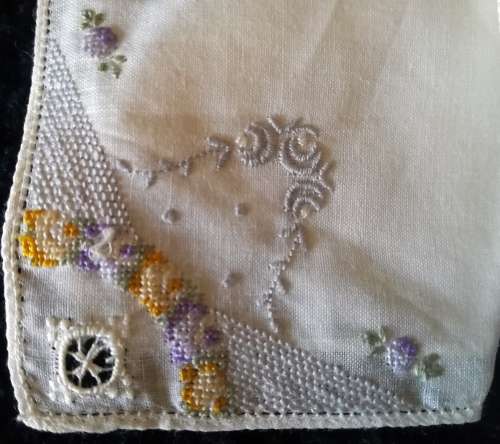 Vintage Embroidered Handkerchiefs (4)
