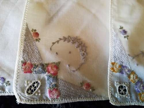 Vintage Embroidered Handkerchiefs (4)