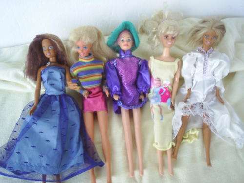 Barbie And Friends ( 5 dolls )
