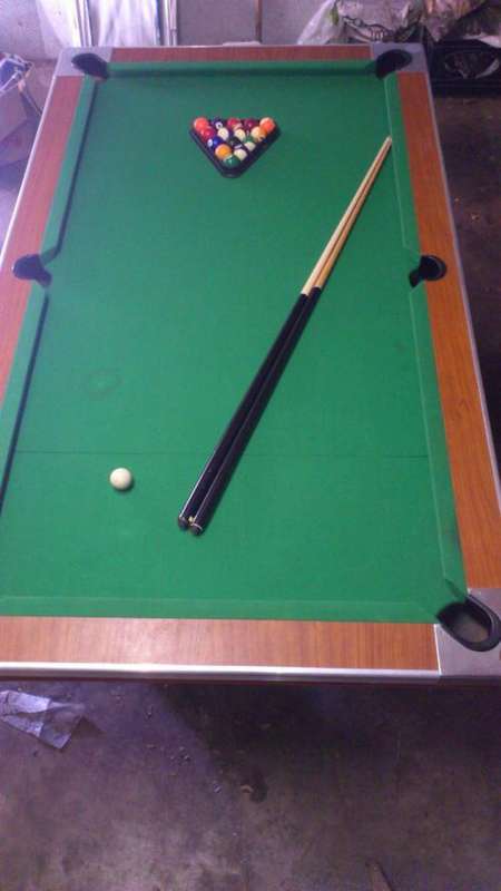 SHOOT FULL SIZE POOL TABLE