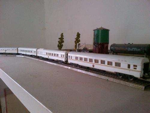 SAR White Train Set