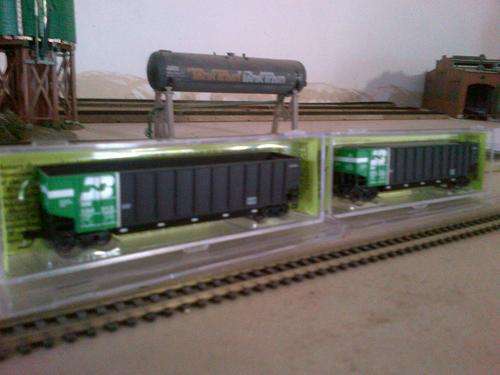 Hoppers x 2 N Scale