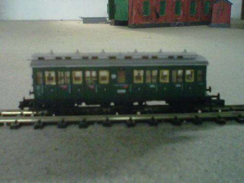 N Gauge Arnold Passenger Coach Apple Express Look a like 1
