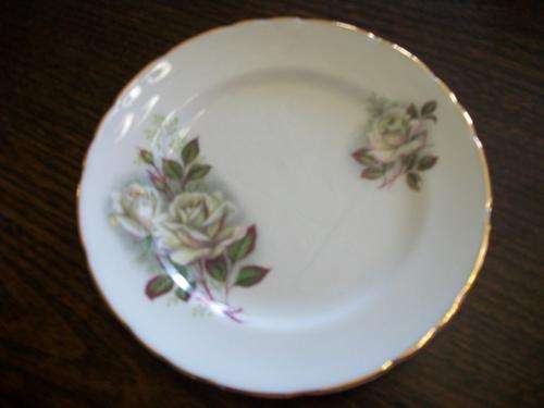 WHITE PLATE WITH ROSES
