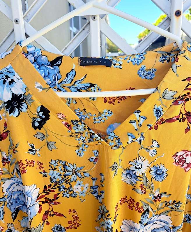 Miladys yellow floral print dress. Size: XL / 40