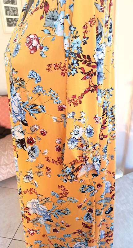 Miladys yellow floral print dress. Size: XL / 40