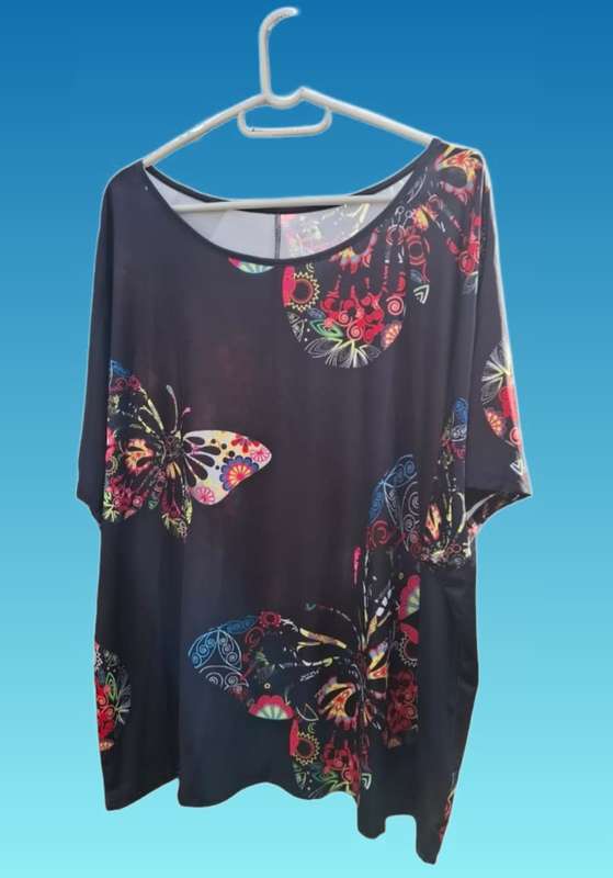 TEMU Butterfly print Tshirt. Size 3XL