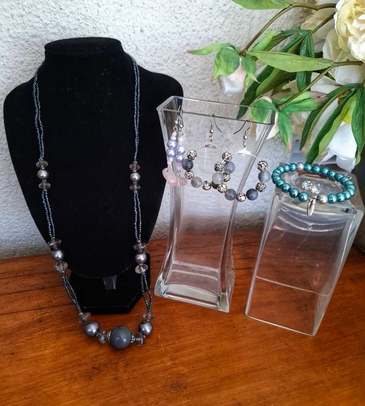 Handmade costume jewellery set 9