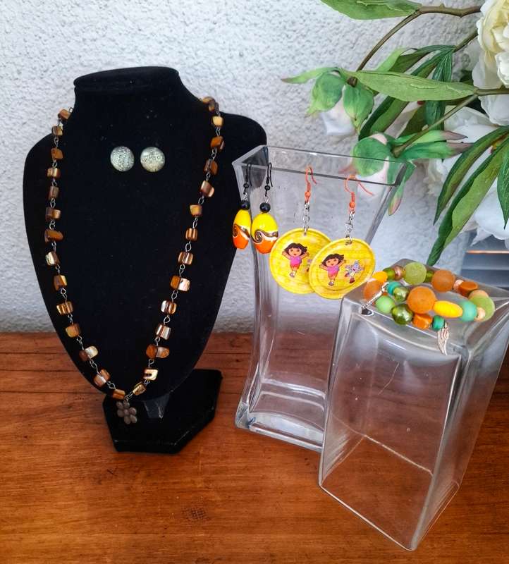 Handmade costume jewellery set 14
