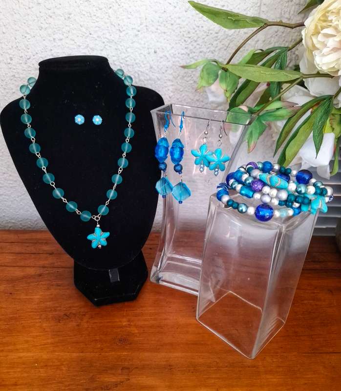 Handmade costume jewellery set 15