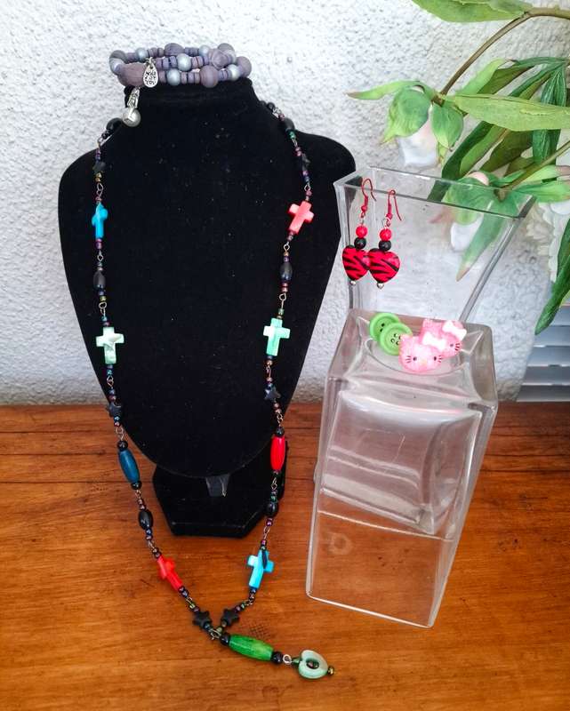 Handmade costume jewellery set 16