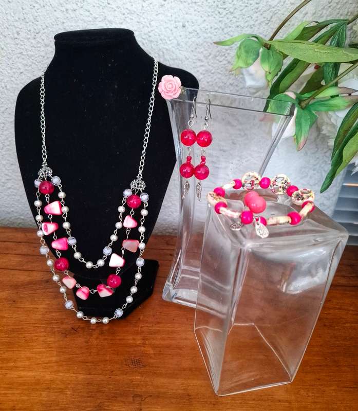 Handmade costume jewellery set 17