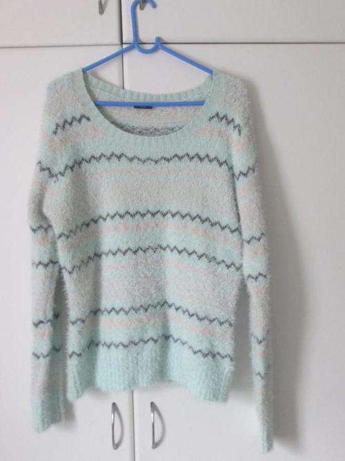 green fluffy sweater Size 16/40