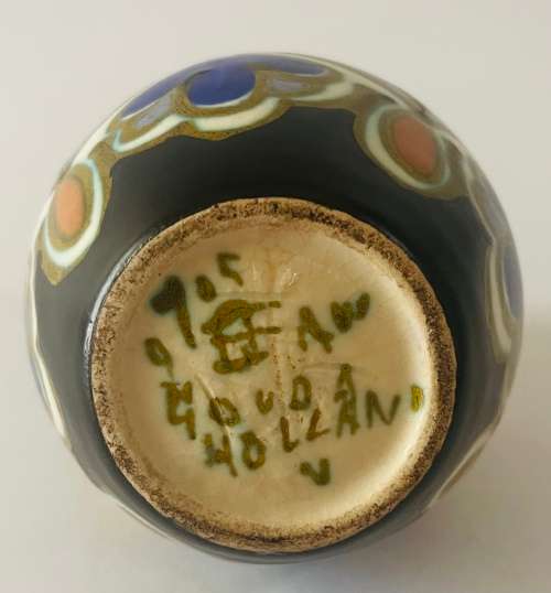 Early Gouda vase