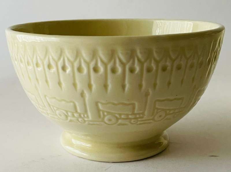 Crown Devon - Voortrekker Monument bowls - made in 1949 (Sold as a pair)