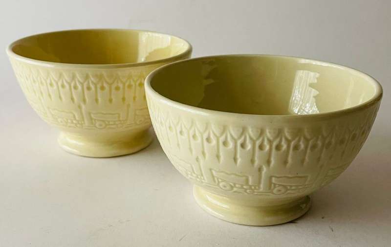 Crown Devon - Voortrekker Monument bowls - made in 1949 (Sold as a pair)