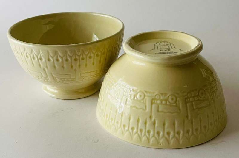 Crown Devon - Voortrekker Monument bowls - made in 1949 (Sold as a pair)