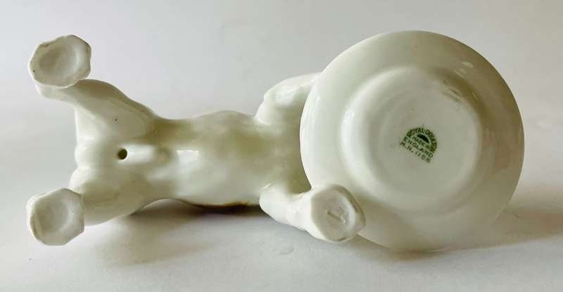 Royal Doulton - Jack russell terrior eating - HN 1158