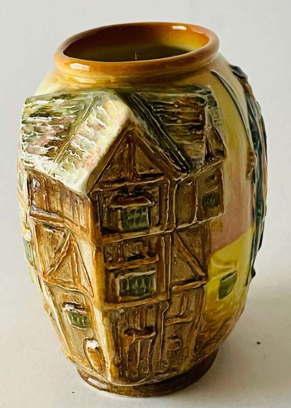 Royal Doulton - Relief Vase  (Tony Weller)