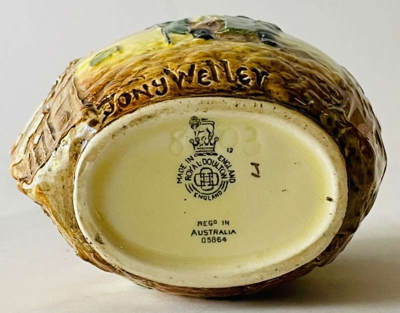 Royal Doulton - Relief Vase  (Tony Weller)