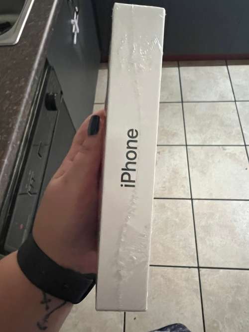 Sealed iphone SE 64 GB 2022. Box sealed