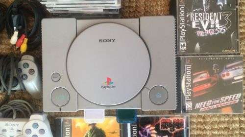 Sony playstation 1 one and extras with chip