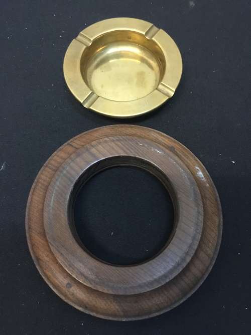 Copper ashtray¿very heavy. diameter - 148 mm .