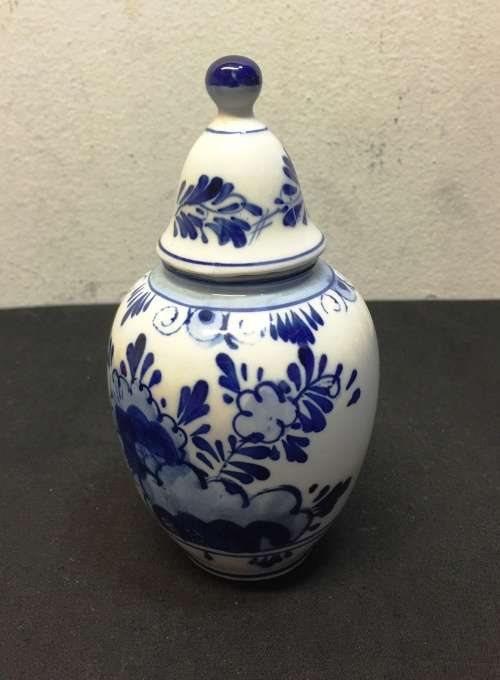 Hand-painted blue and white Delft bottles with lid.height-165mm.