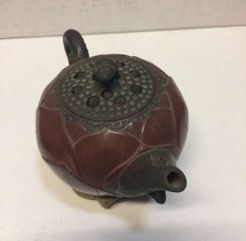 Chinese antique - Yixing teapot - a great teapot with frogs and lotus leaf