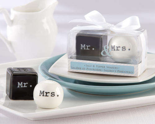 "Mr. & Mrs." Ceramic Salt & Pepper Shakers Favours