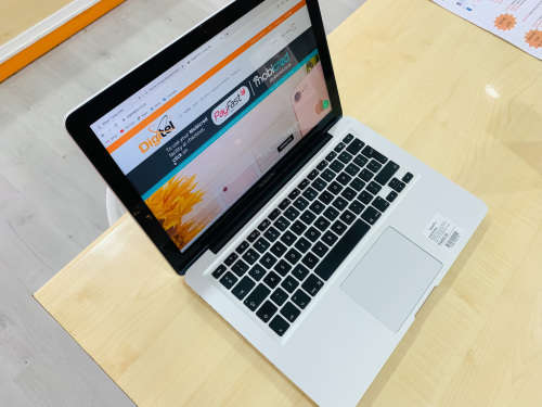 Macbook Pro ( 13-inch, Mid 2012 ) - GOOD AS NEW