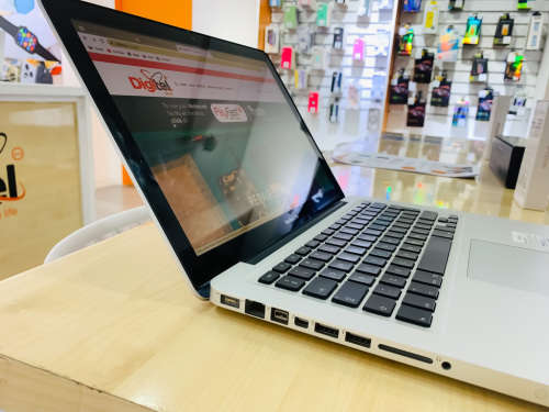 Macbook Pro ( 13-inch, Mid 2012 ) - GOOD AS NEW